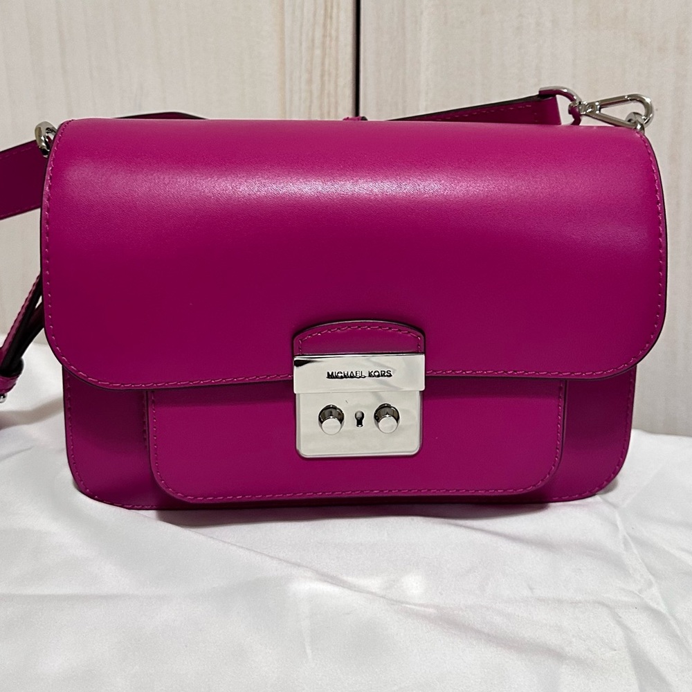 Michael Kors Fuschia shoulder/crossbody bag